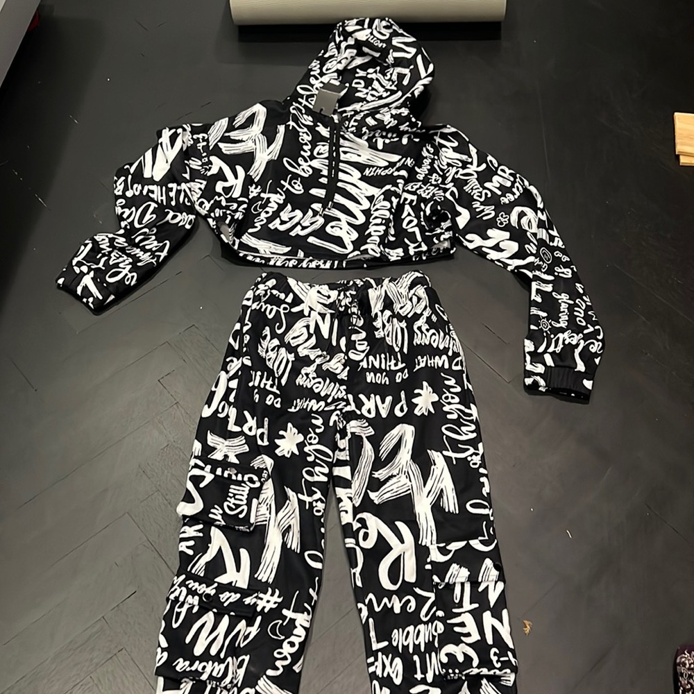 L”Rev37 sweatsuit NWT 2 piece